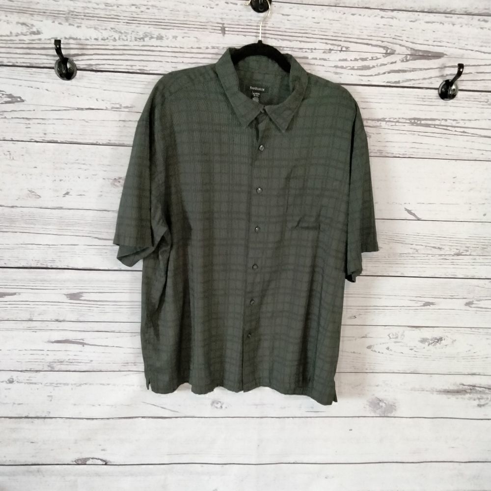 "Van Heusen" men's dress shirt